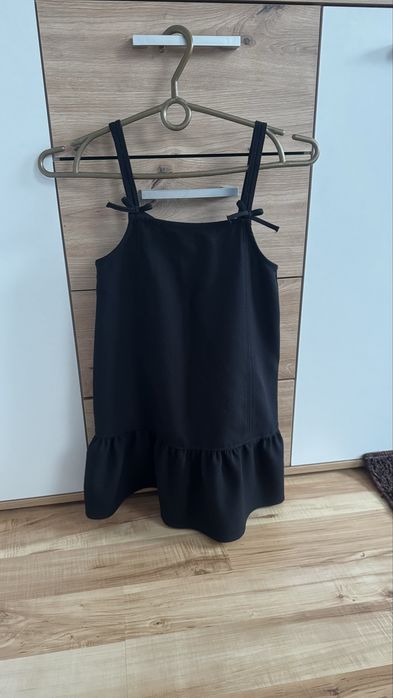 Zestaw sukienek dla dziewczynki 6-7 lat, +2 kurtki