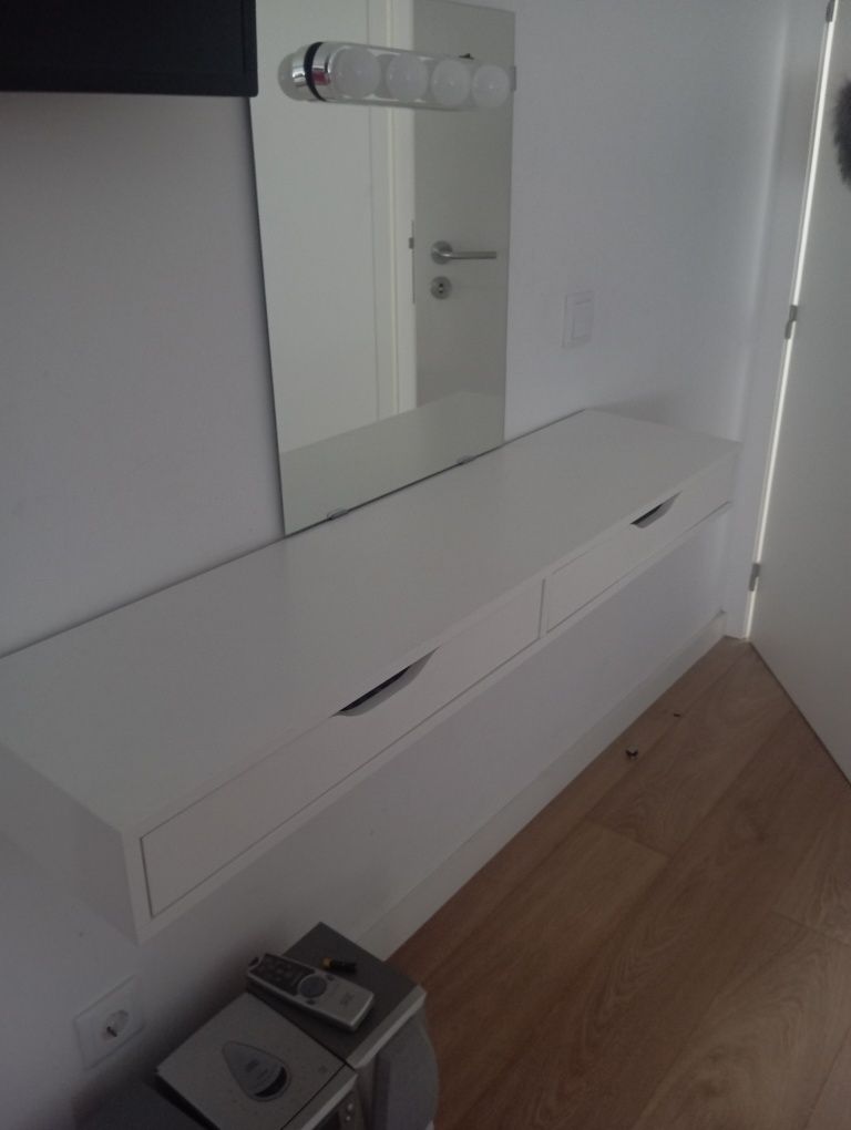 Estante com gavetas p/parede