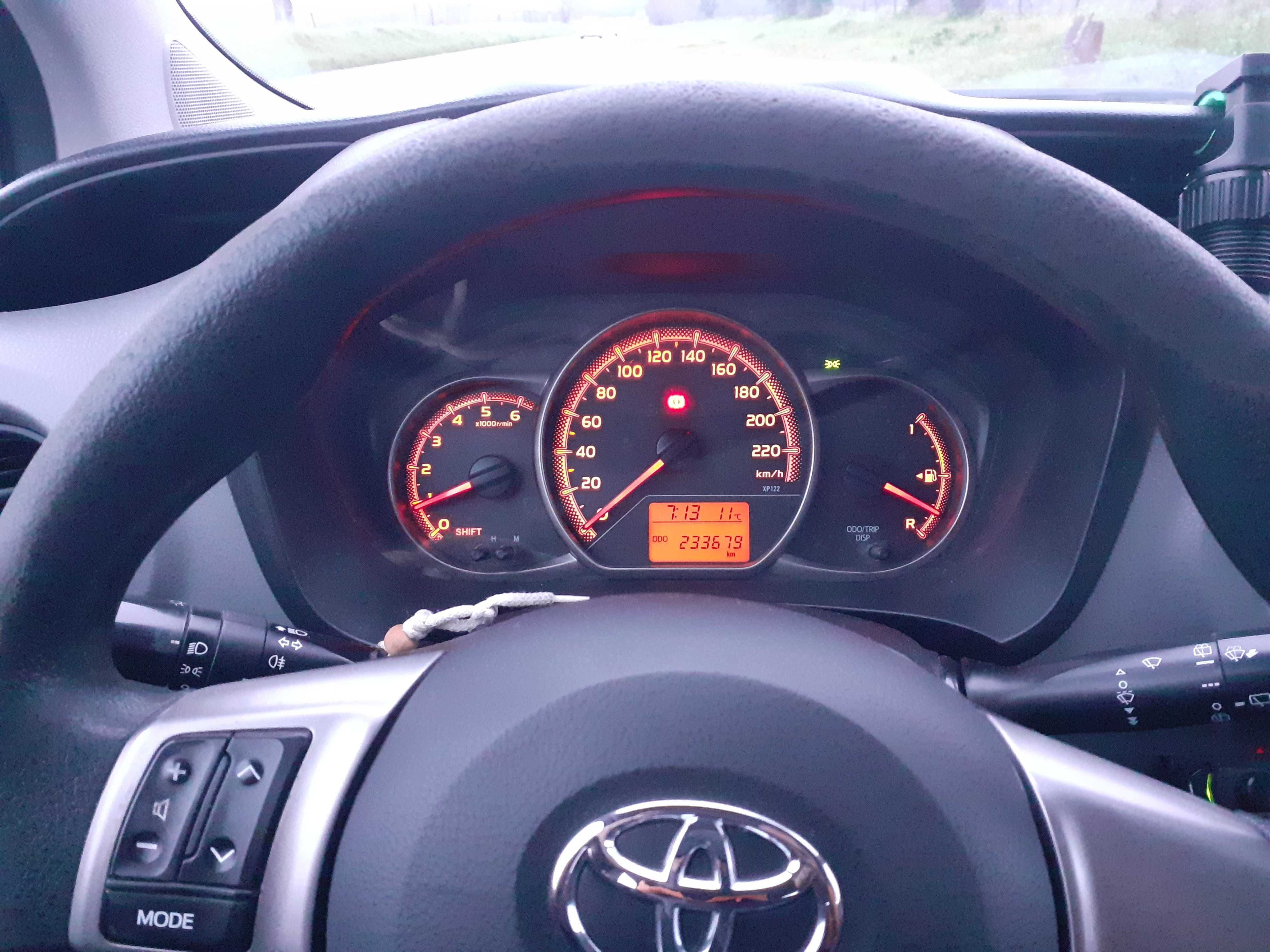 Toyota Yaris excelente estado