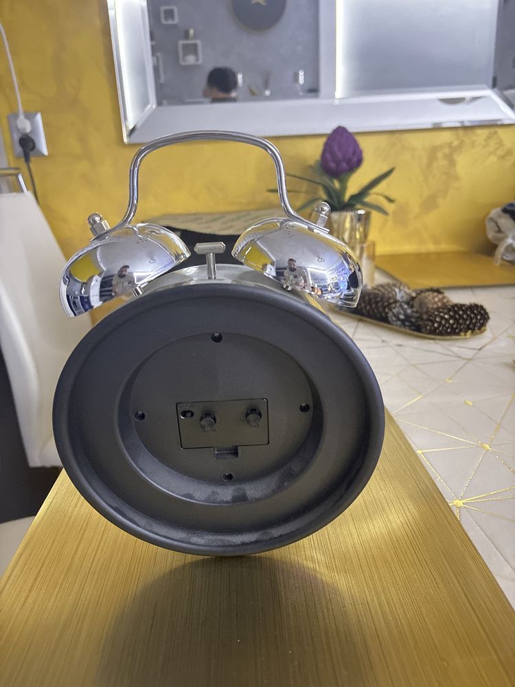 Śliczny zegar/budzik srebrny z home&you