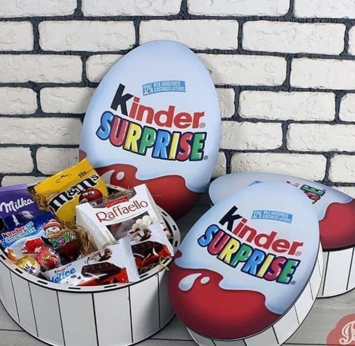 Новорічні коробки для подаруночків (солодощів). Подарунок. Кіндер