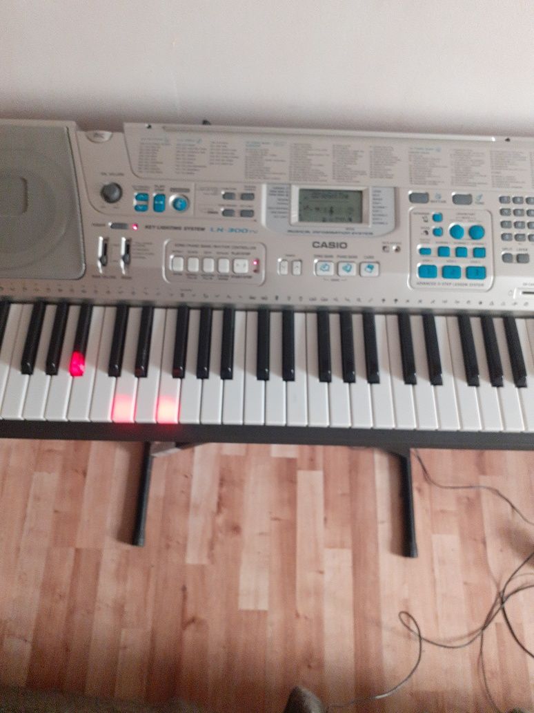 Sprzedam syntezator Casio LK 300 TV  z funkcią karaokie