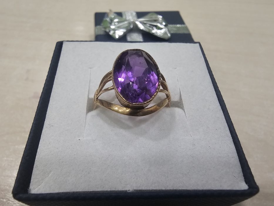 Złoty pierścionek owalne FIOLETOWE OCZKO PR 583