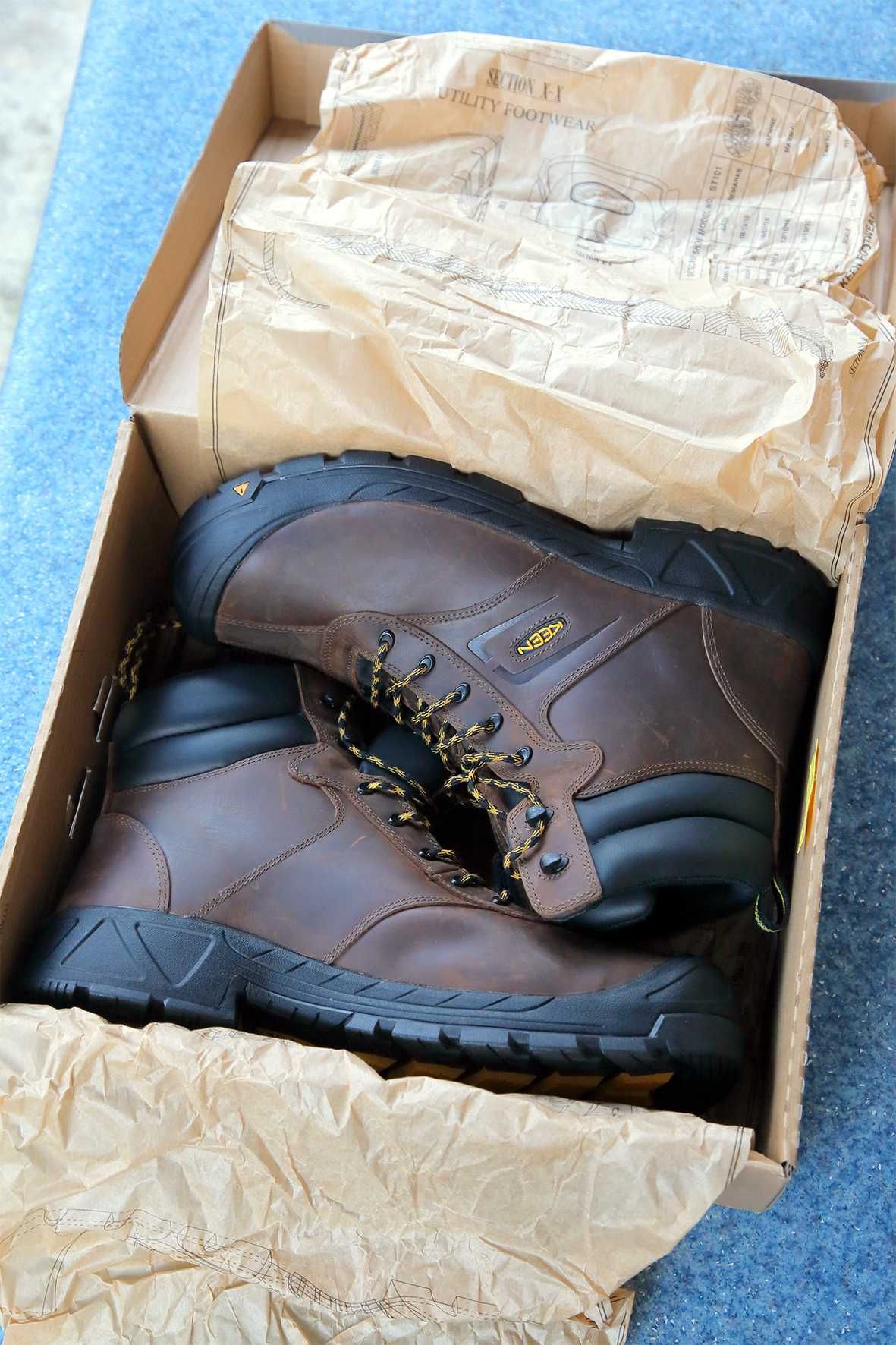 Продам новые кожаные ботинки Keen р.48