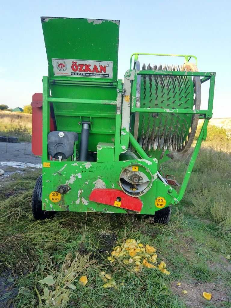 Продаються комбайни нові та  Б/у для збирання  гарбузів  "OZKAN"