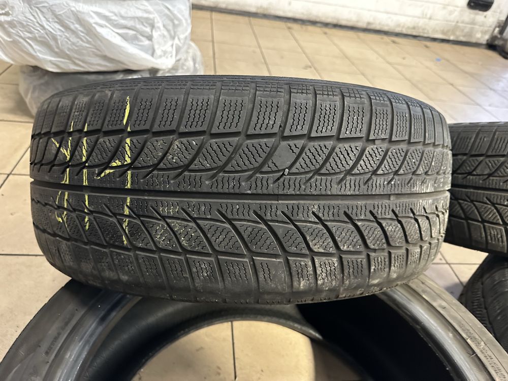 Opony zimowe Goodride SW608 245/45/19