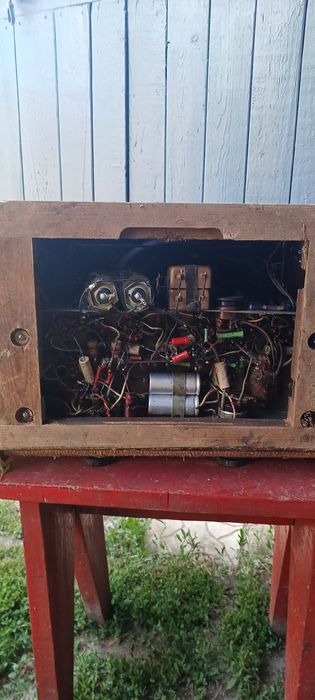 Радіола з натурального дерева