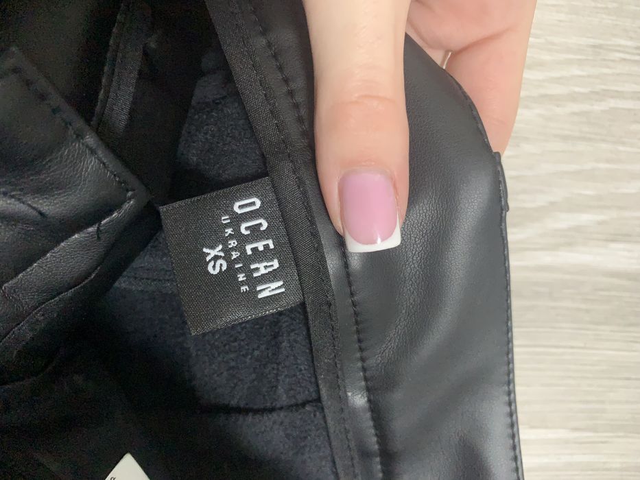 Шкіряні штани.