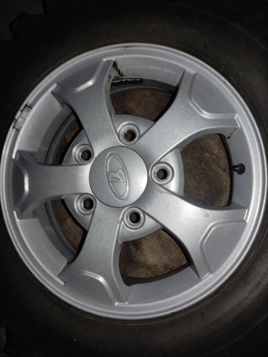 Колеса: диски 5×139,7 з шинами Lassa OK-144 6 R16C (Нива, 2121)