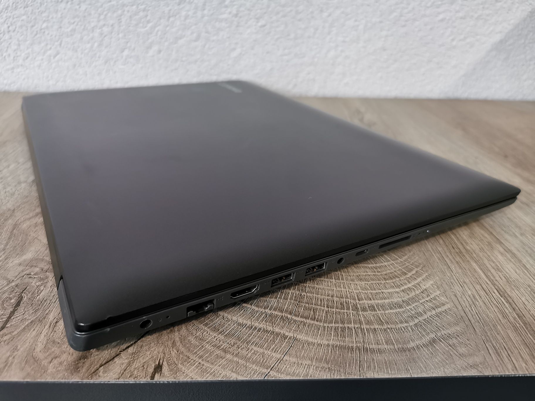 Lenovo Ideapad V330-17IKB, Core i5 - 8250u, MX 150, ram 8gb, ssd 256gb