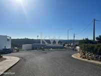 Lote de Gaveto com Projeto aprovado para Moradia T3 isolada