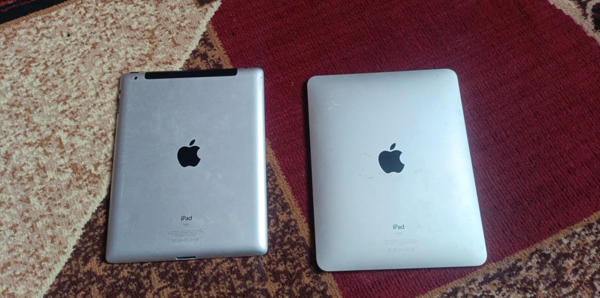 Apple iPad 1 32гб і iPad 2 64гб