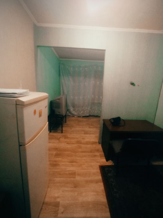 Продам МЕГА -дешевую гостинку метро Индустриальная 1-а минута