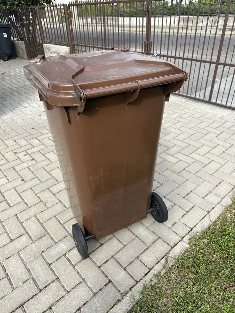 Pojemnik bio duzy, do naprawy