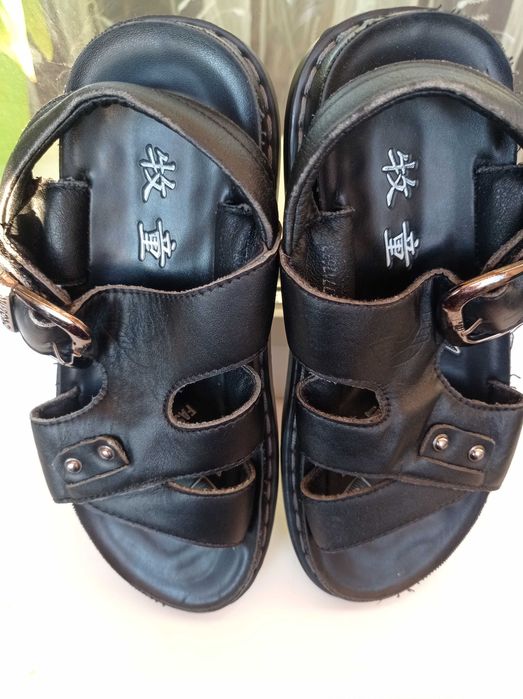 Продам дитячи босоножки.