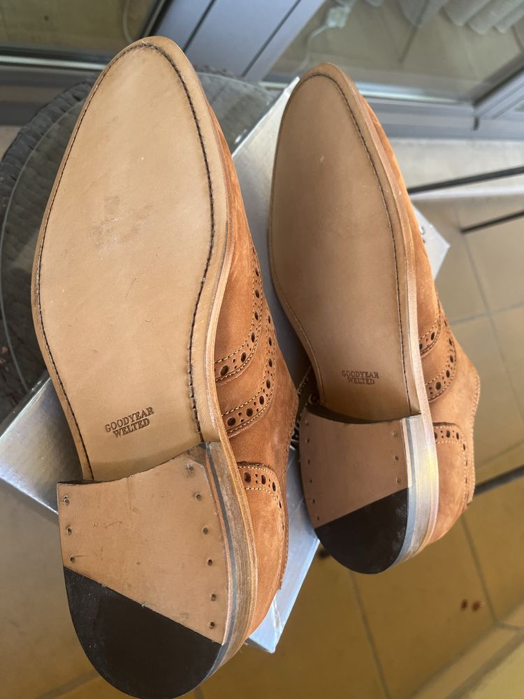 Sapatos novos em pele 41 homem