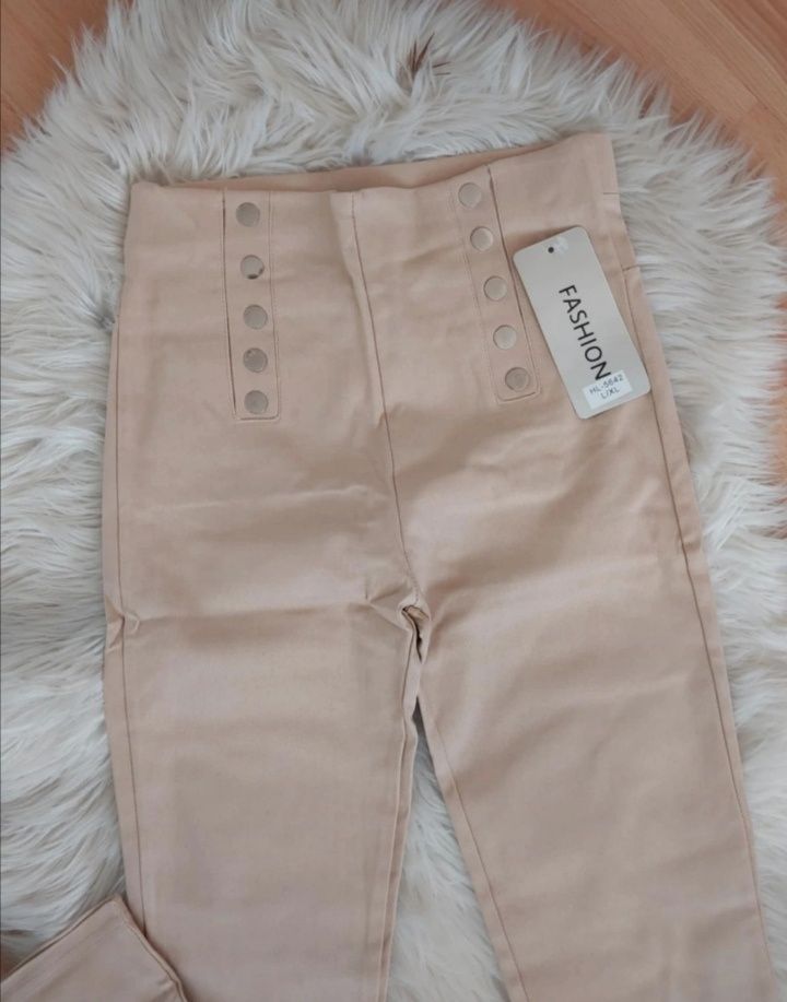 Eleganckie spodnie beżowe guziki legginsy ML