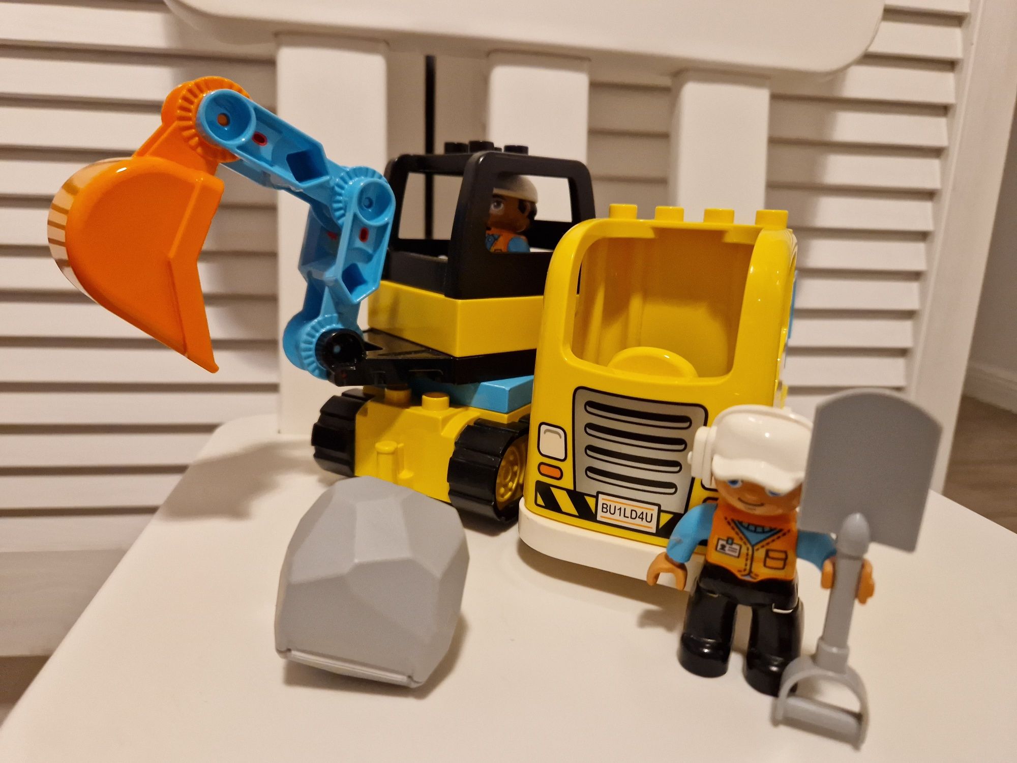 Lego  Duplo ciężarówka i koparka gąsienicowa 10980