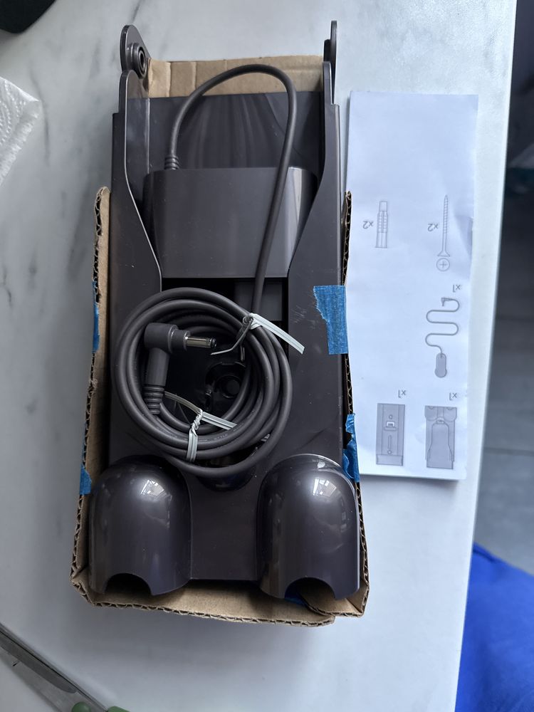 naścienna stacja dokująca Dyson