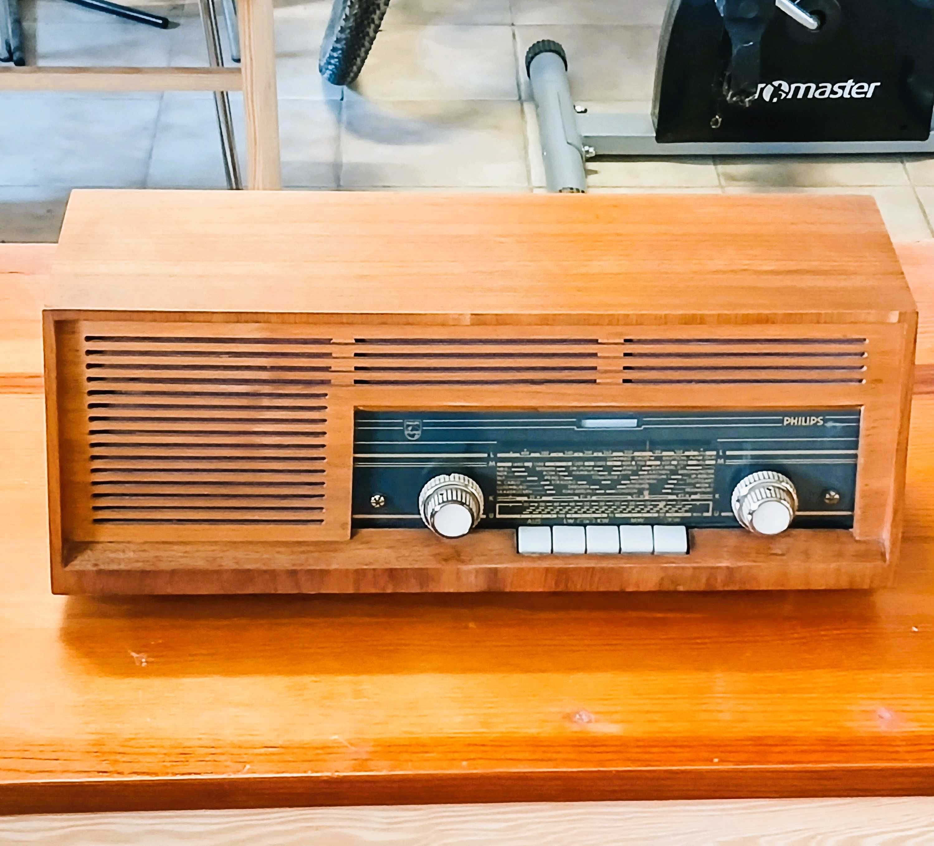 Rádio antigo Philips, Stella 324