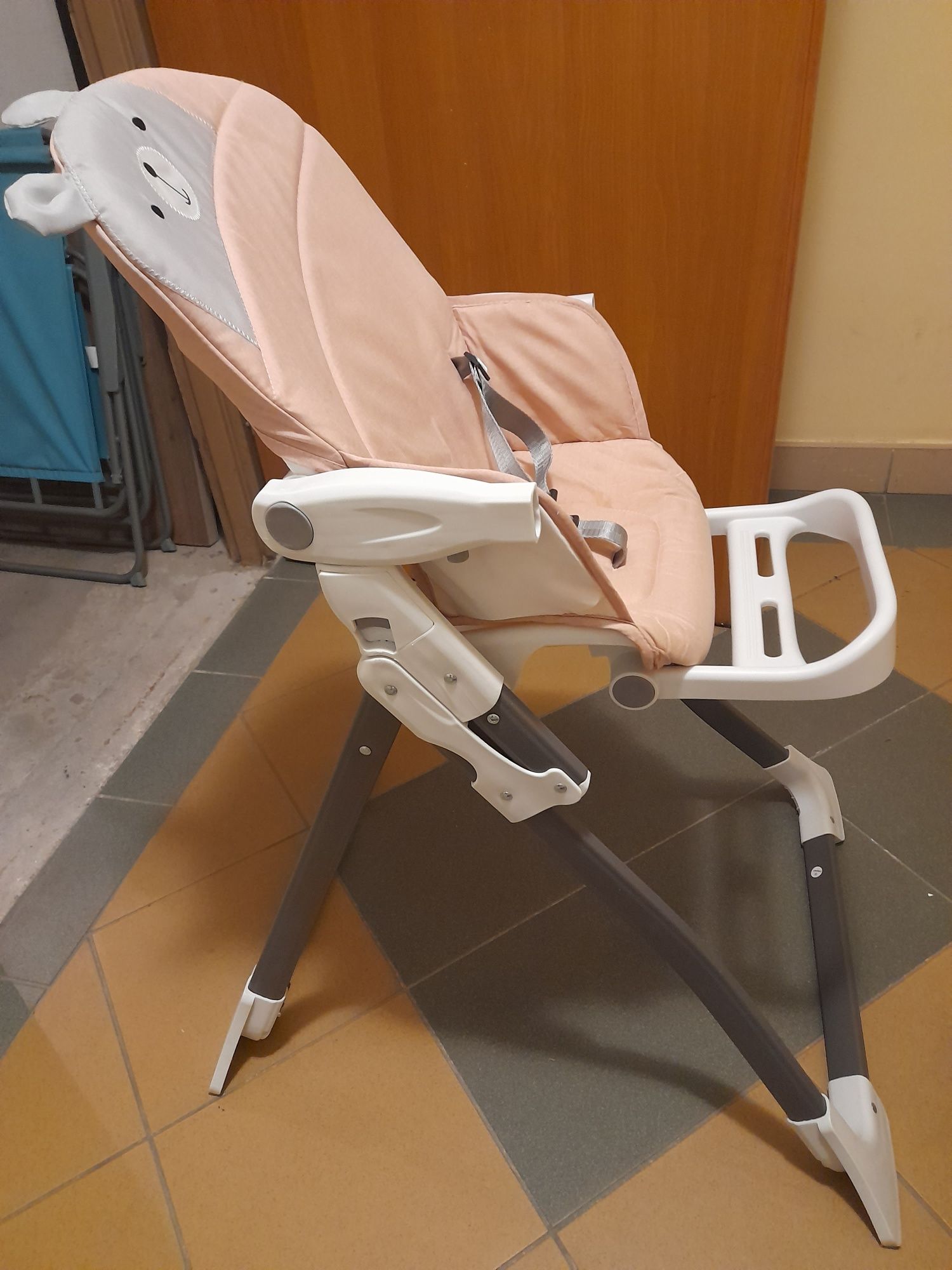 Krzesełko do karmienia BP ze stolikiem, składane, mobilne