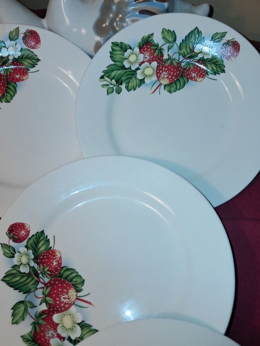 Вінтажній посуд новій