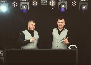 Dj oraz Wodzirej, Wesele, Ciężki dym, Oprawa muzyczna