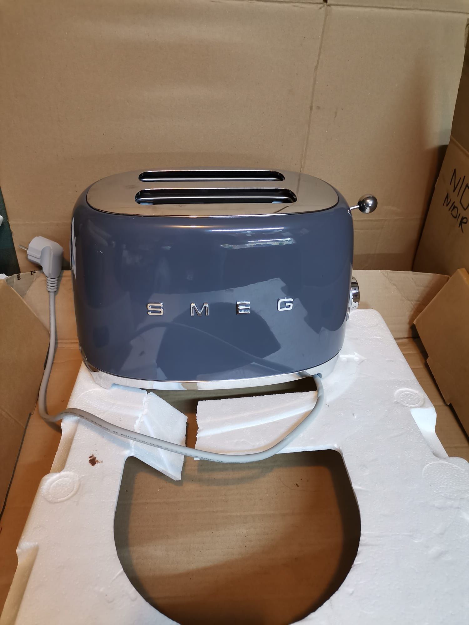 Toster Smeg tsf01 na dwie kanapki