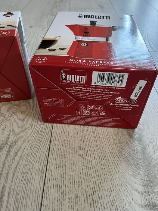 Bialetti kawiarka Moka Express 6tz czerwona plus filiżanki