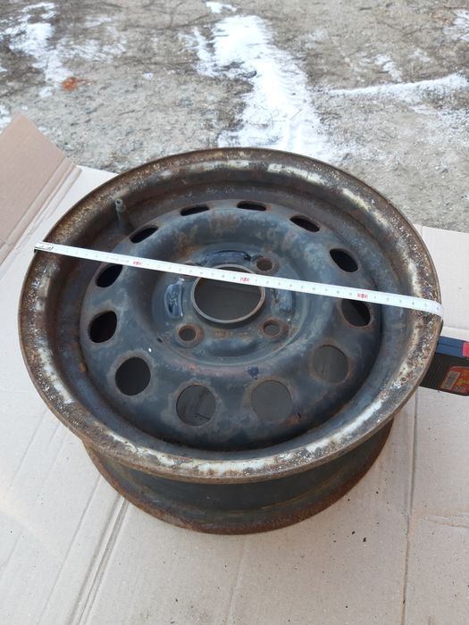 Два диска ВАЗ на R-13 продам