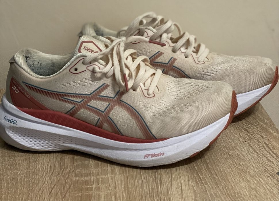 Чоловічі бігові кросівки