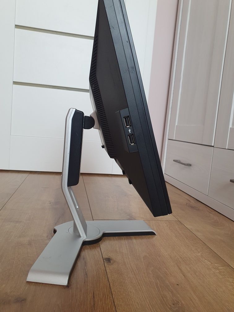 Monitor Dell 24 cale. Regulowany.