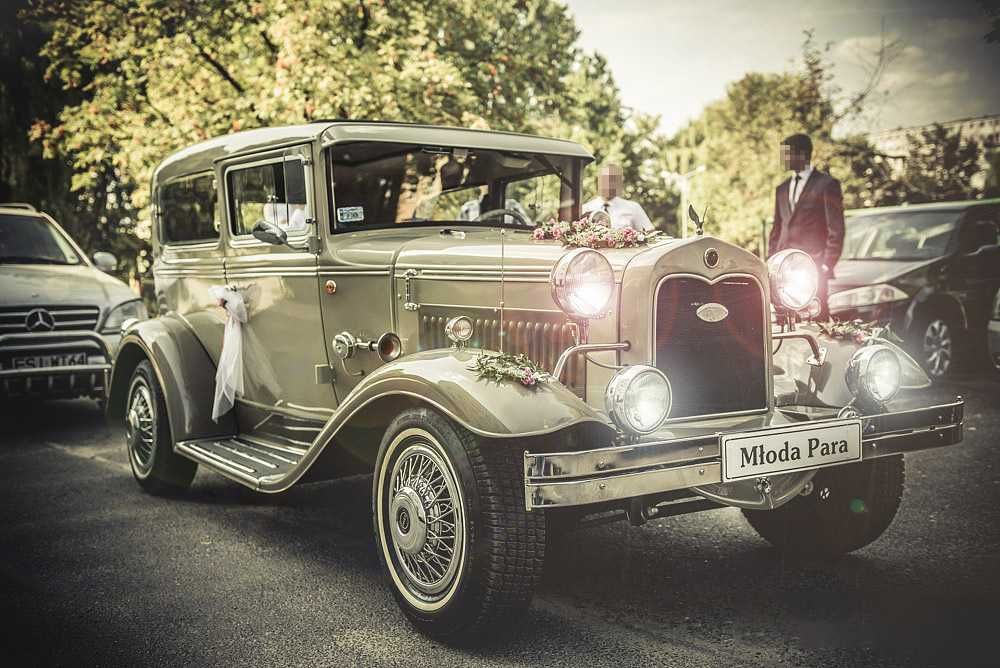 Auto do ślubu na wesele Ford Y Retro