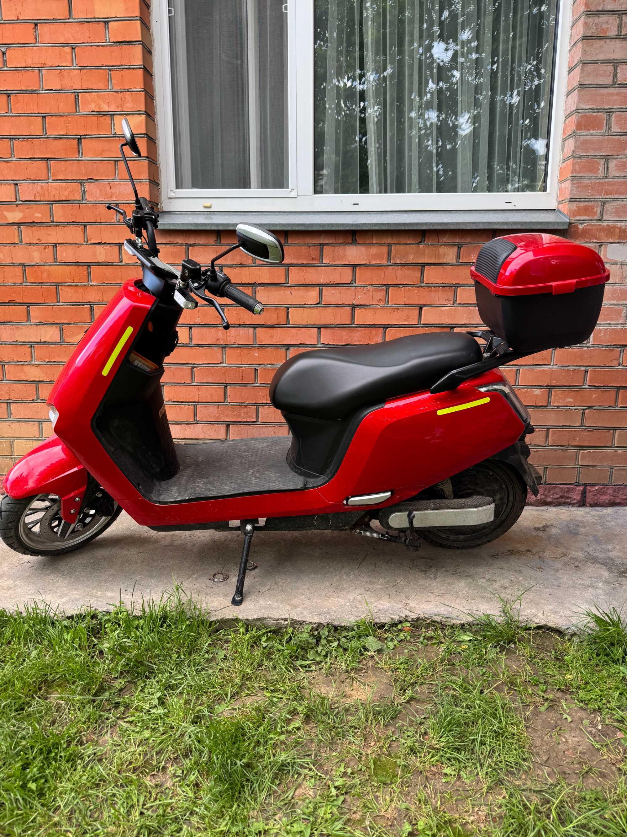 электроскутер. Aima M4 2000W ресталинговый. 72V 30ah. 80км/ч - 100км