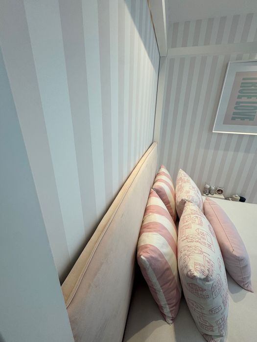 Cama de menina em madeira lacada