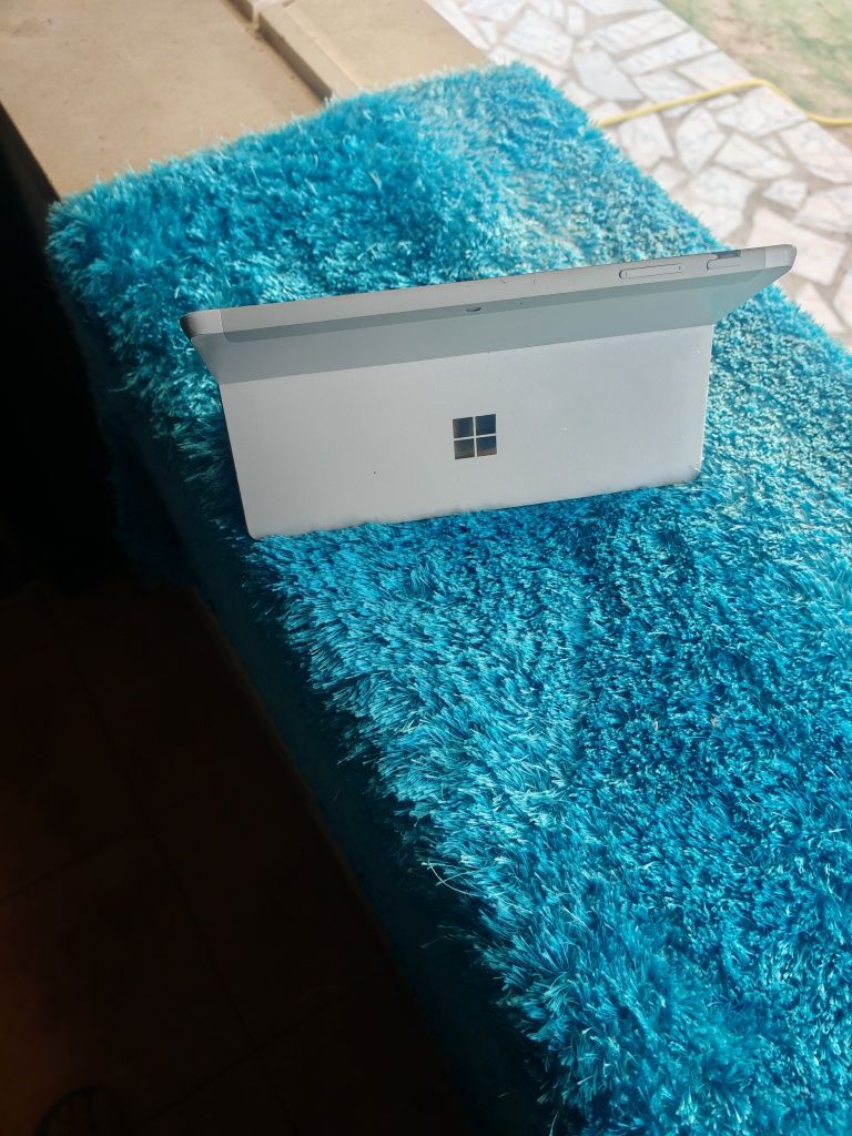 Microsoft Surface Go