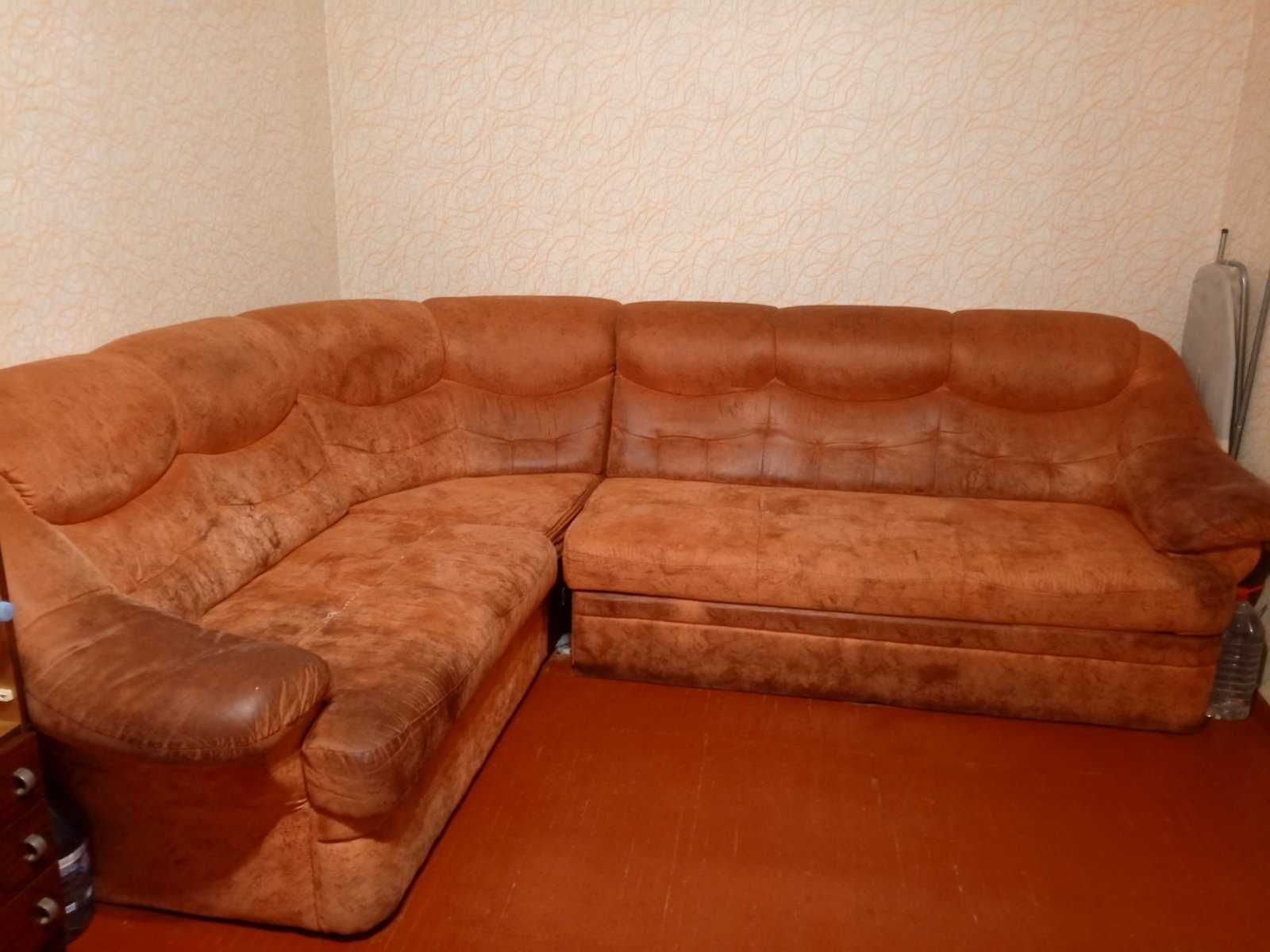Продам диван угловий