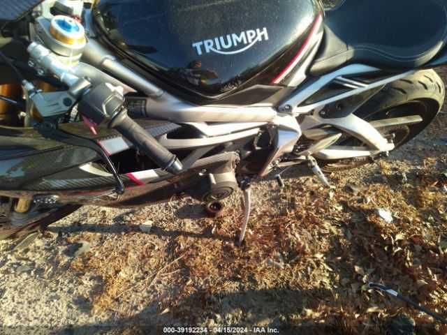 Triumph Motorcycle Daytona Moto2 765 2020