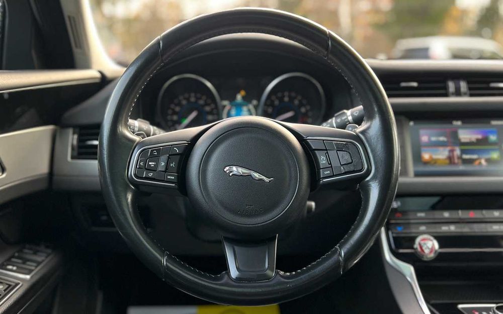 Jaguar XF 2015 рік