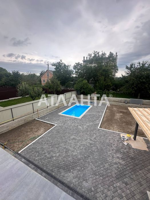 Будинок, 5хв від Майдану, 6 соток, басейн, альтанка та гараж