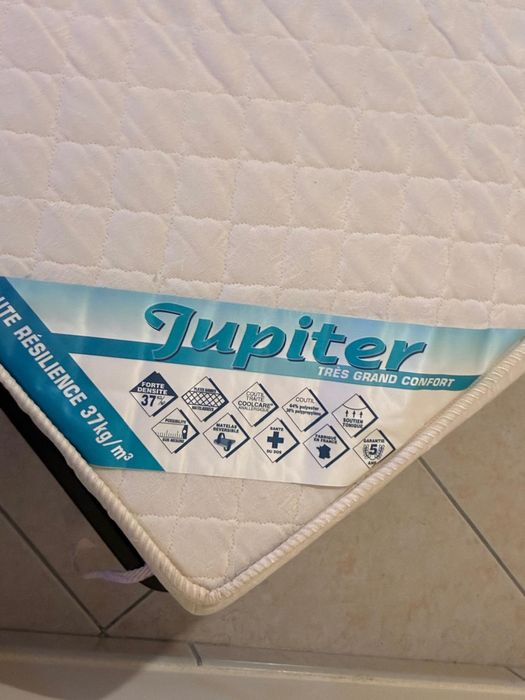 Cama dobrável com colchão