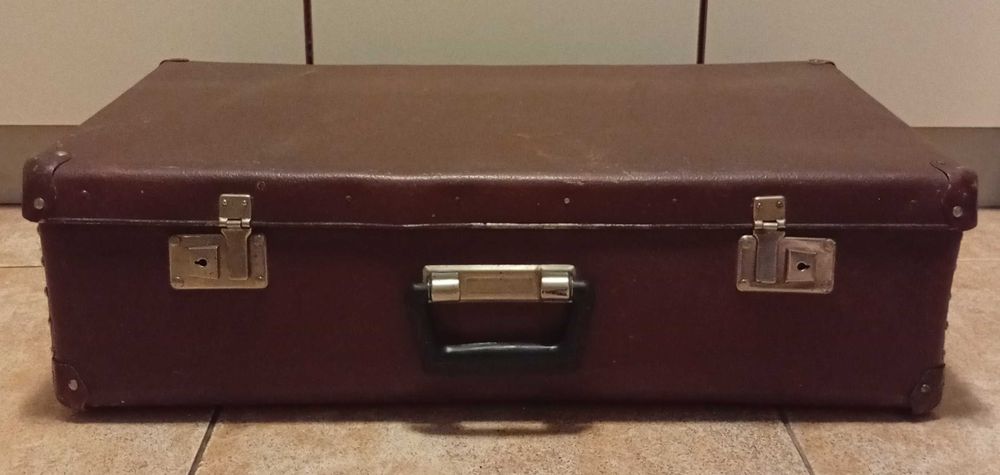 Чемодан большой, коричневый. Винтаж. СССР