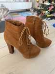 Brazowe lity na slupku 40