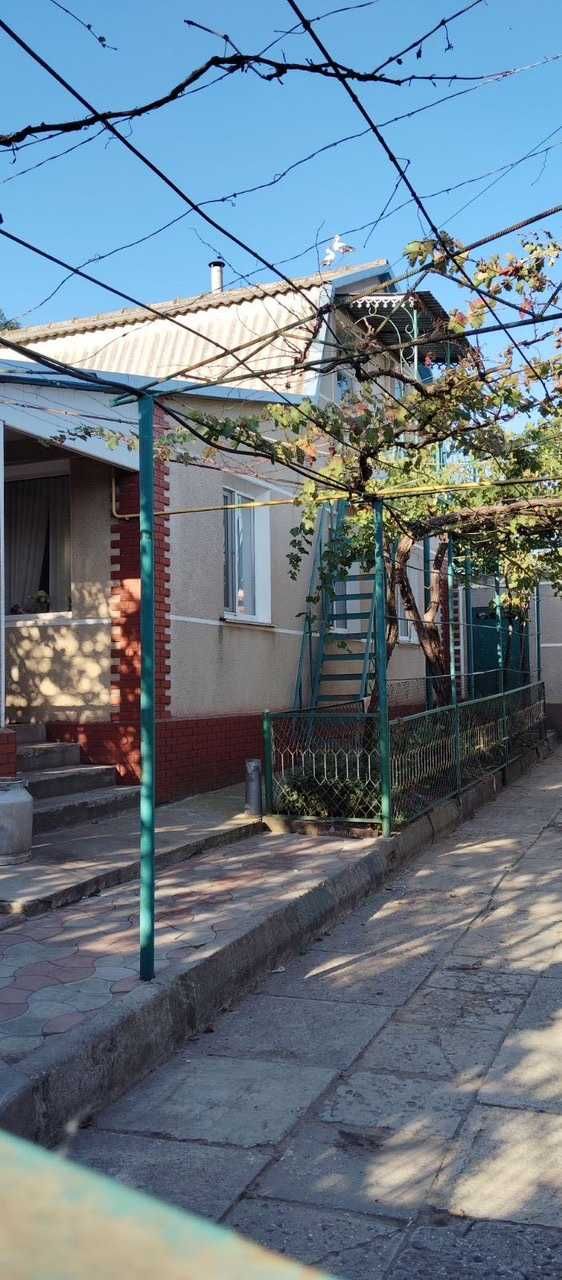 Дом на берегу водоема с газом