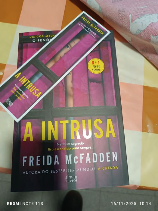 Livro NOVO a INTRUSA de FREIDA McFADDEN