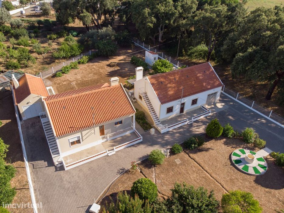 Oportunidade única Vale Verde, Terreno c/ 2 moradias a 10m das praias!