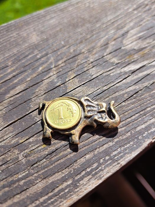 Posążek słoń z monetą 1grosz