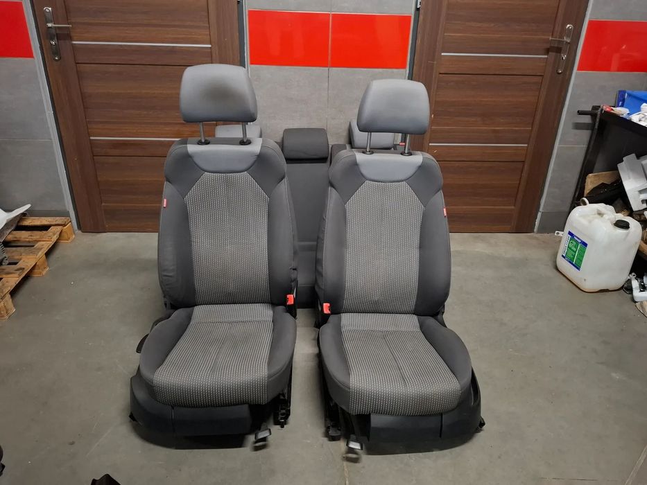 Fotele przód kanapa tył komplet Seat Leon II Rok 2010 anglia