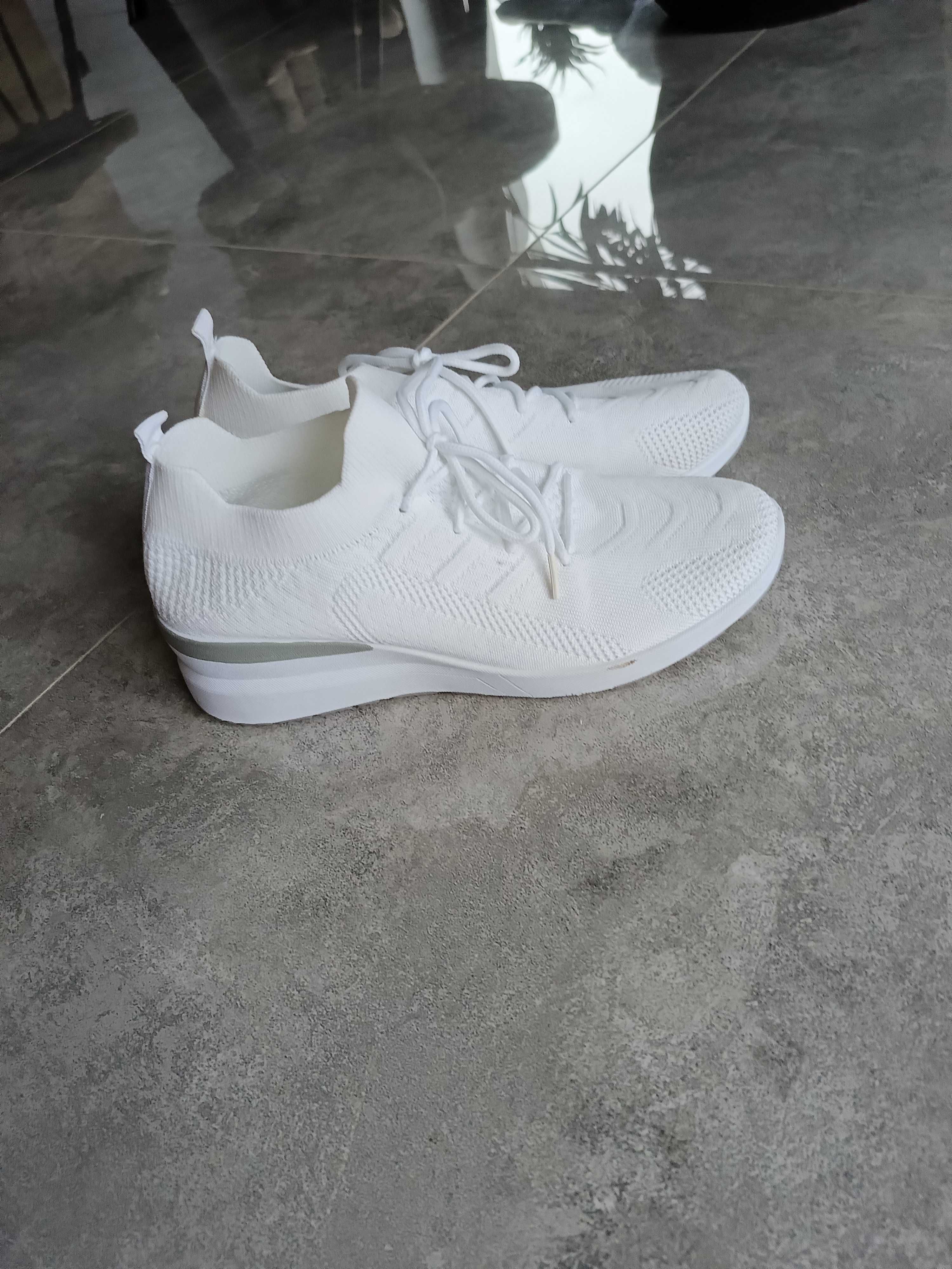 Adidasy białe lekkie