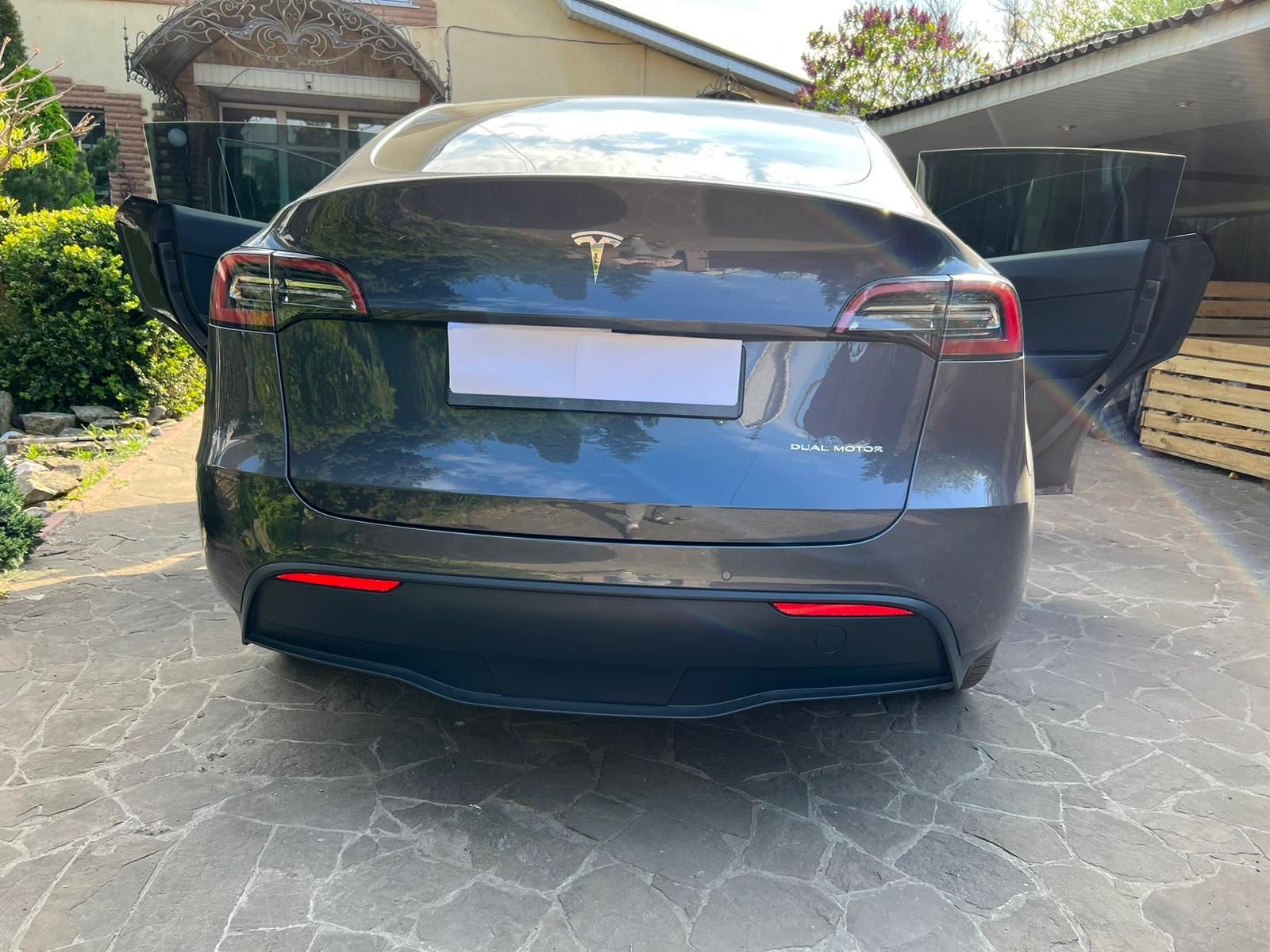 Tesla model Y 2022 року